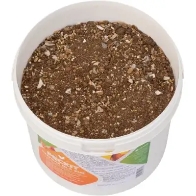 f10521-9_dziobak_dla_kur_kamien_do_dziobania_z_mineralami_wapniem_i_witaminami_peckit_4_kg.webp